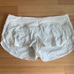 Lululemon white speed up short 2.5 inseam